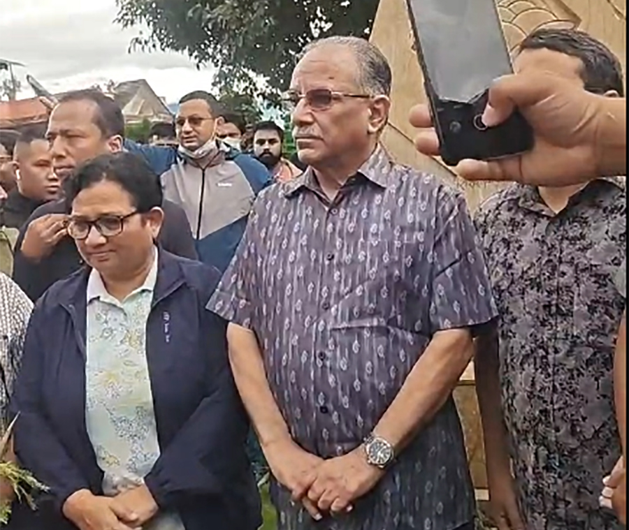 जलेको पार्टी कार्यालय अवलोकनपछि प्रचण्डले भने : नयाँ र अझ भव्य कार्यालय बनाइने छ