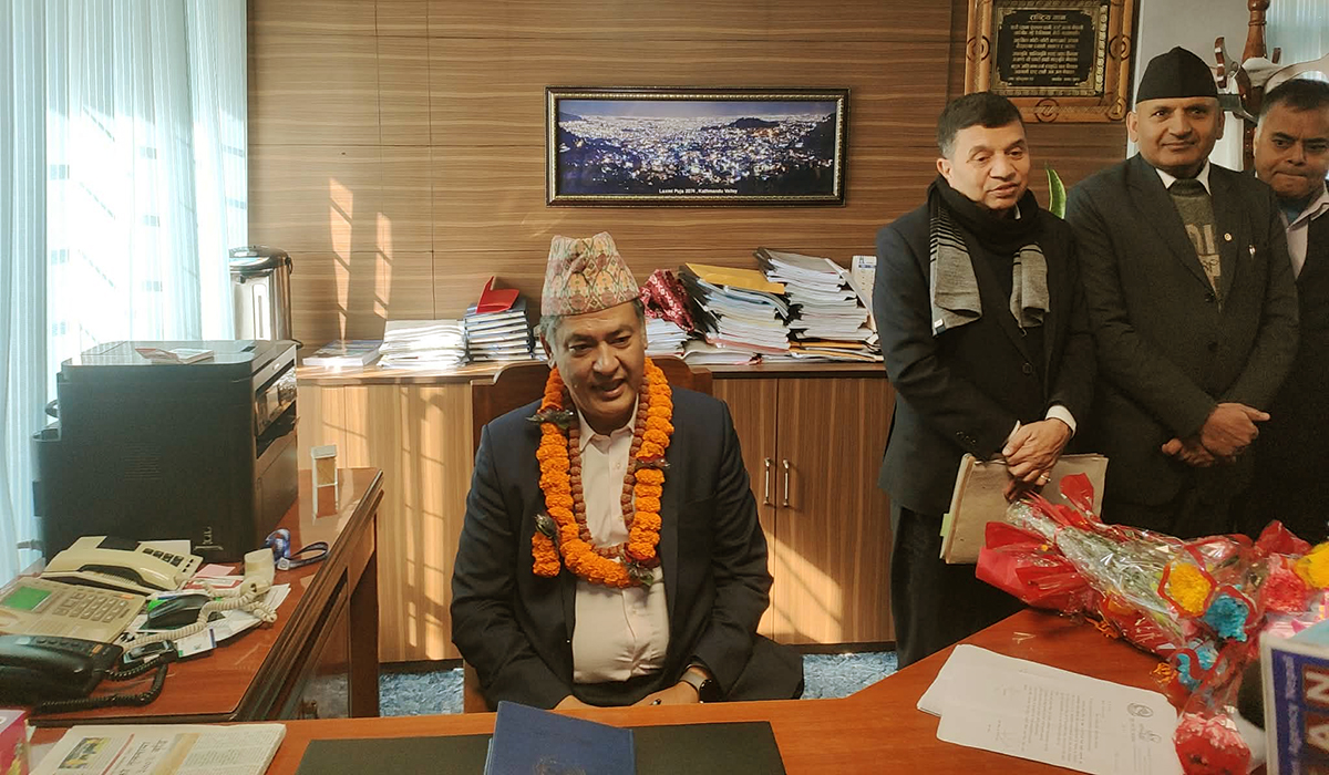 पुनः कार्यभार सम्हाल्दै शाक्यले भने : अदालतबाट न्याय पाएर फर्किएको छु